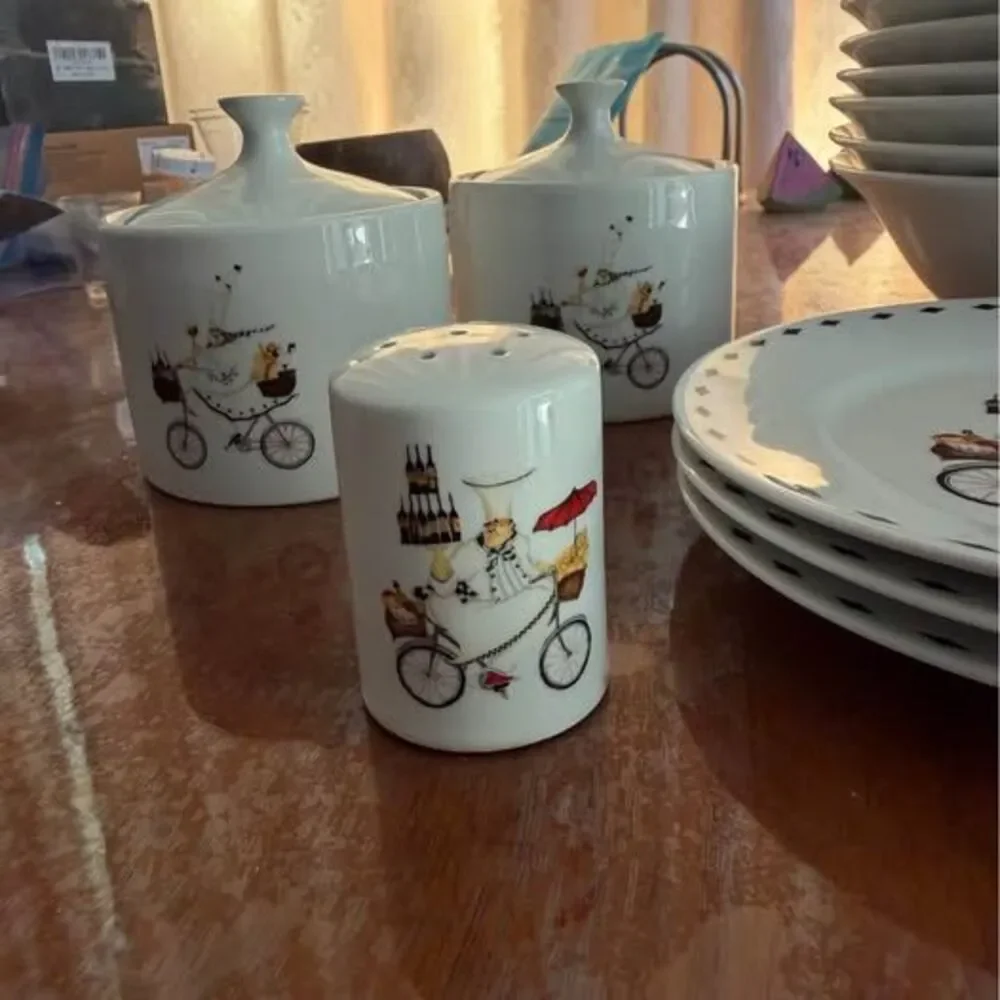 Discontinued Oneida Chefs to Go Dinnerware Set
